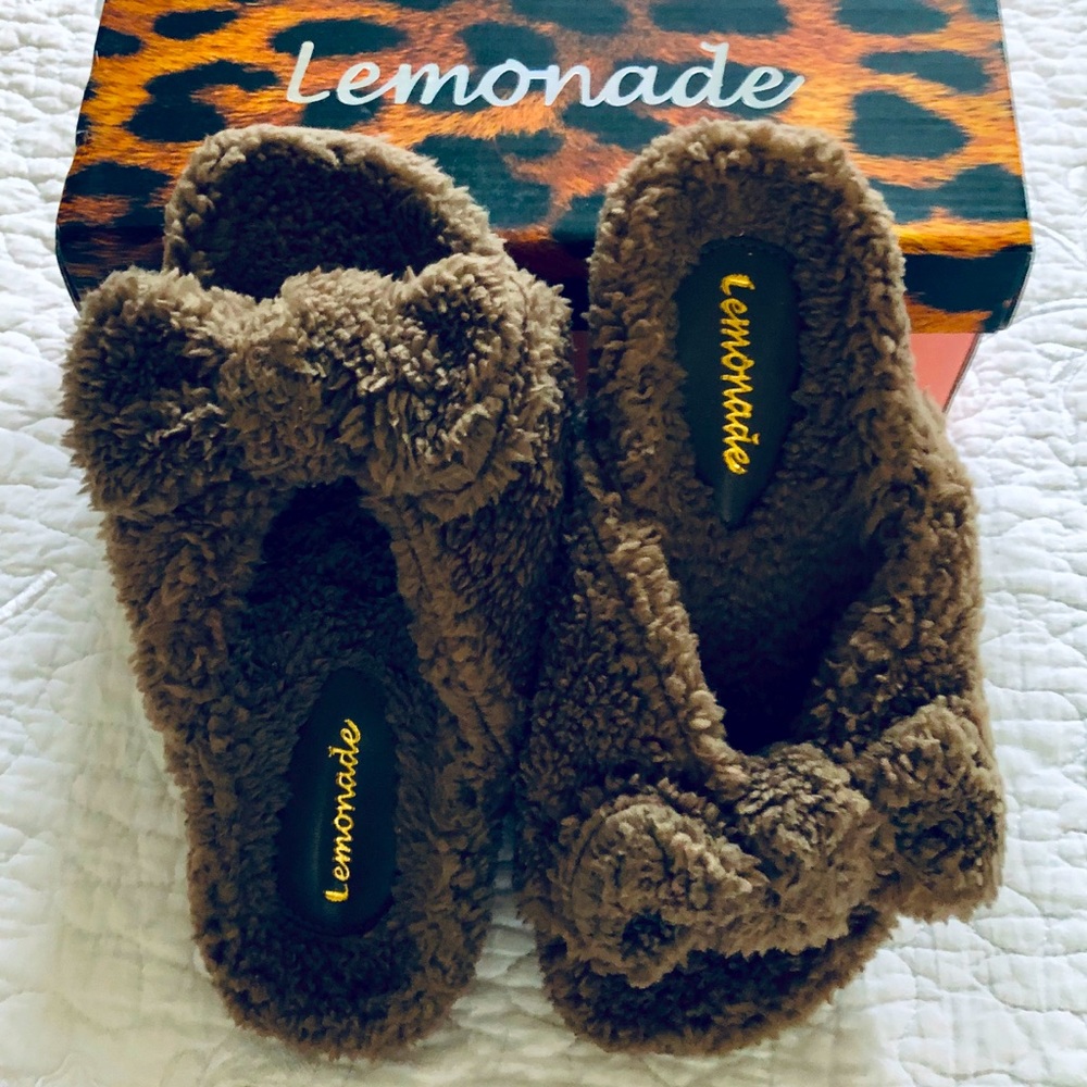 Lemonade Soft Fuzzy BowTie Slide Khaki Size 6 - Picture 2 of 2